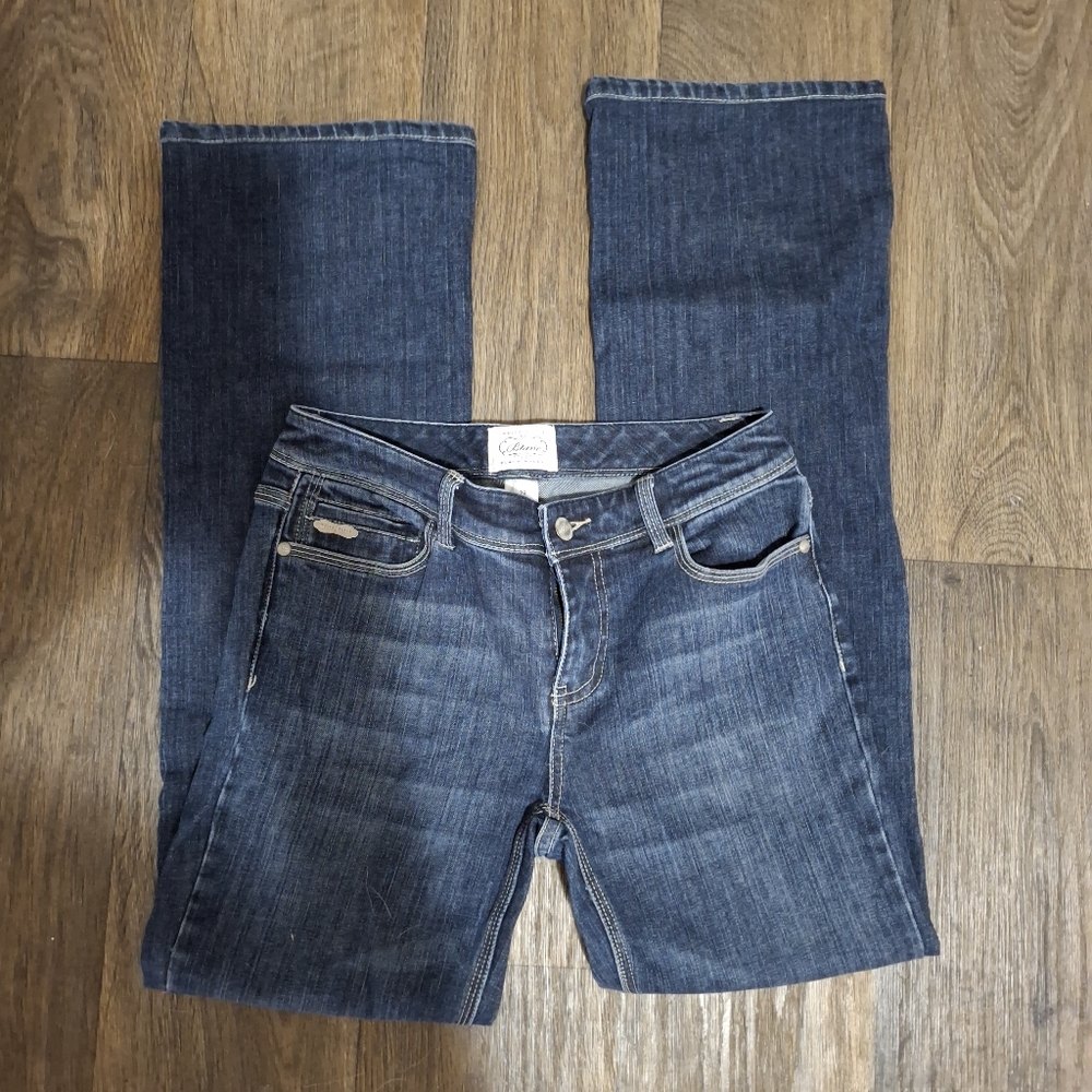 White House Black Market Blanc Open Your Heart Jeans.